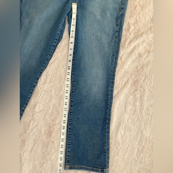 Good American Classic Fit Straight Jeans- Size 12/31 - Picture 6 of 9